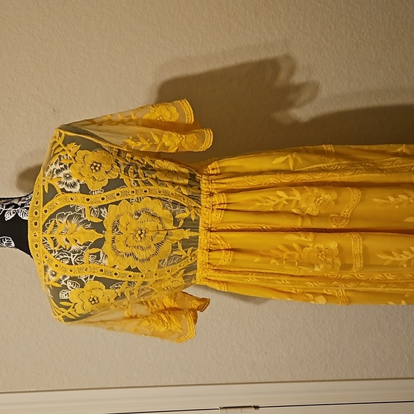 Gorgeous Buttery Yellow, Lace Bohemian Maxi Dress size Small - Picture 5 of 8